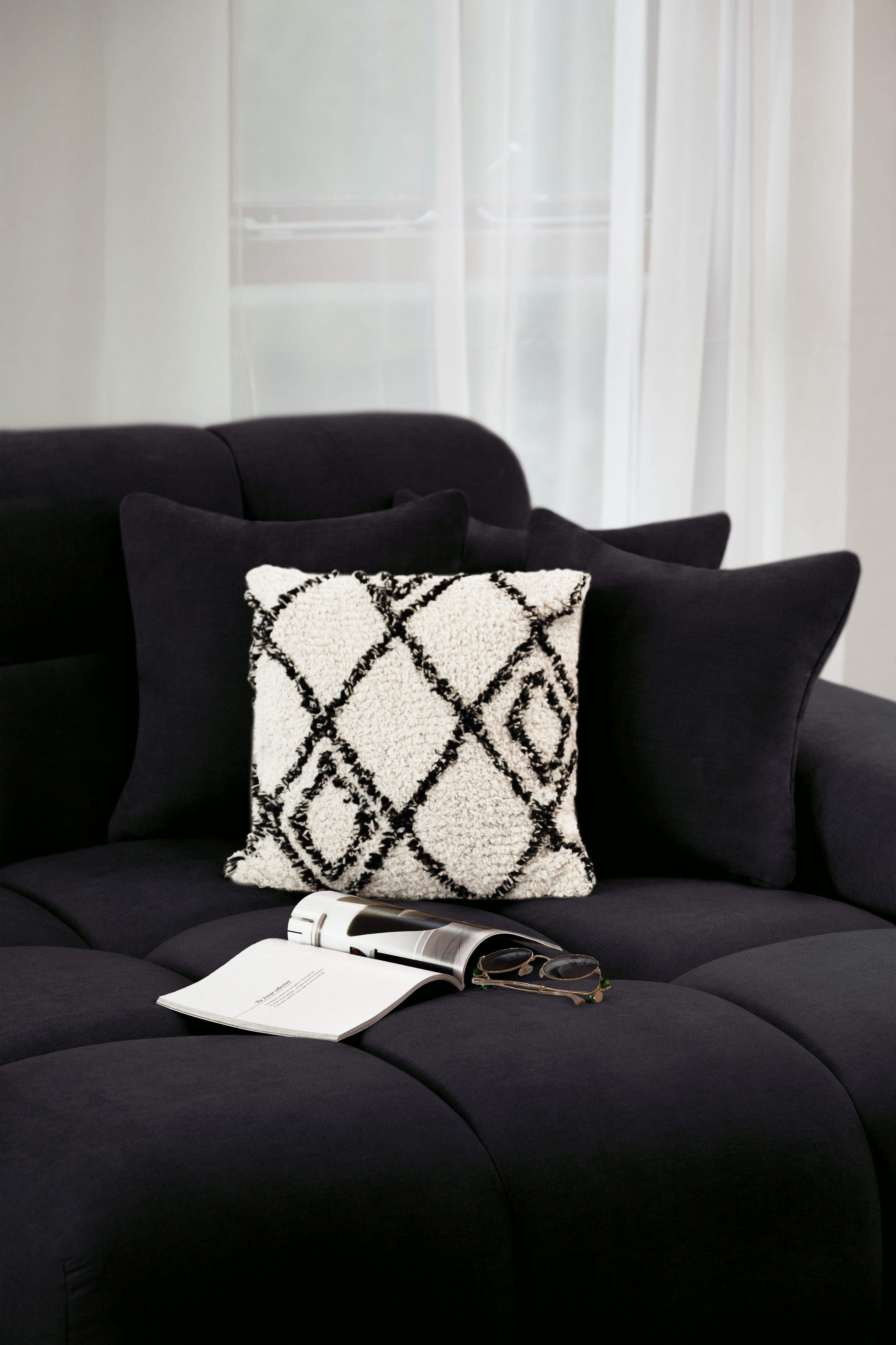 Jacob Sofa Black Right Hand Facing Corner