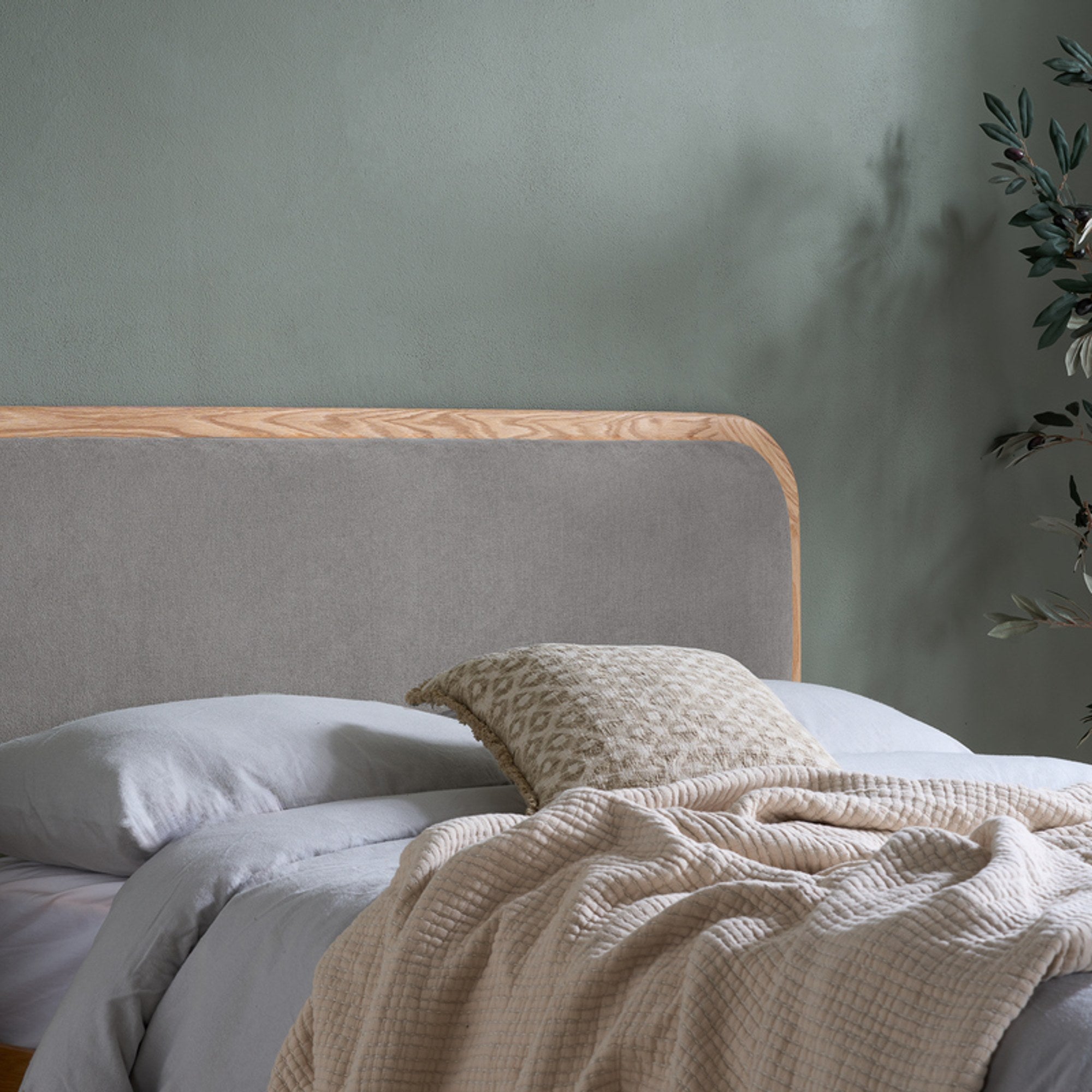 Amaya King Bed Oak