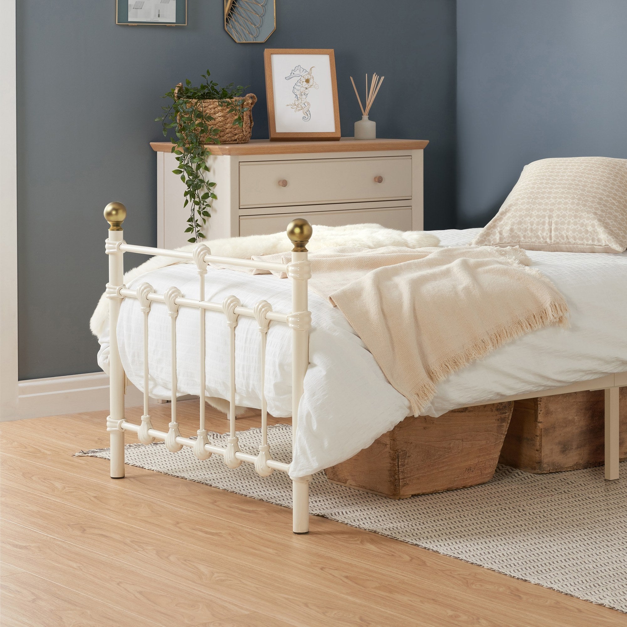 90cm Atlas Bed Cream