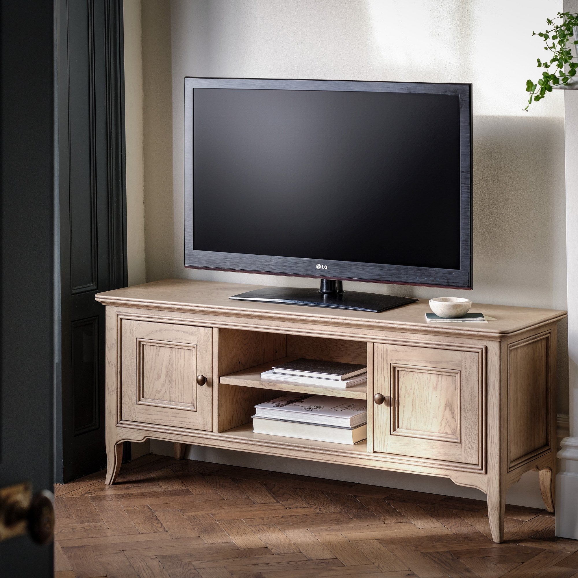 Toulon TV Unit