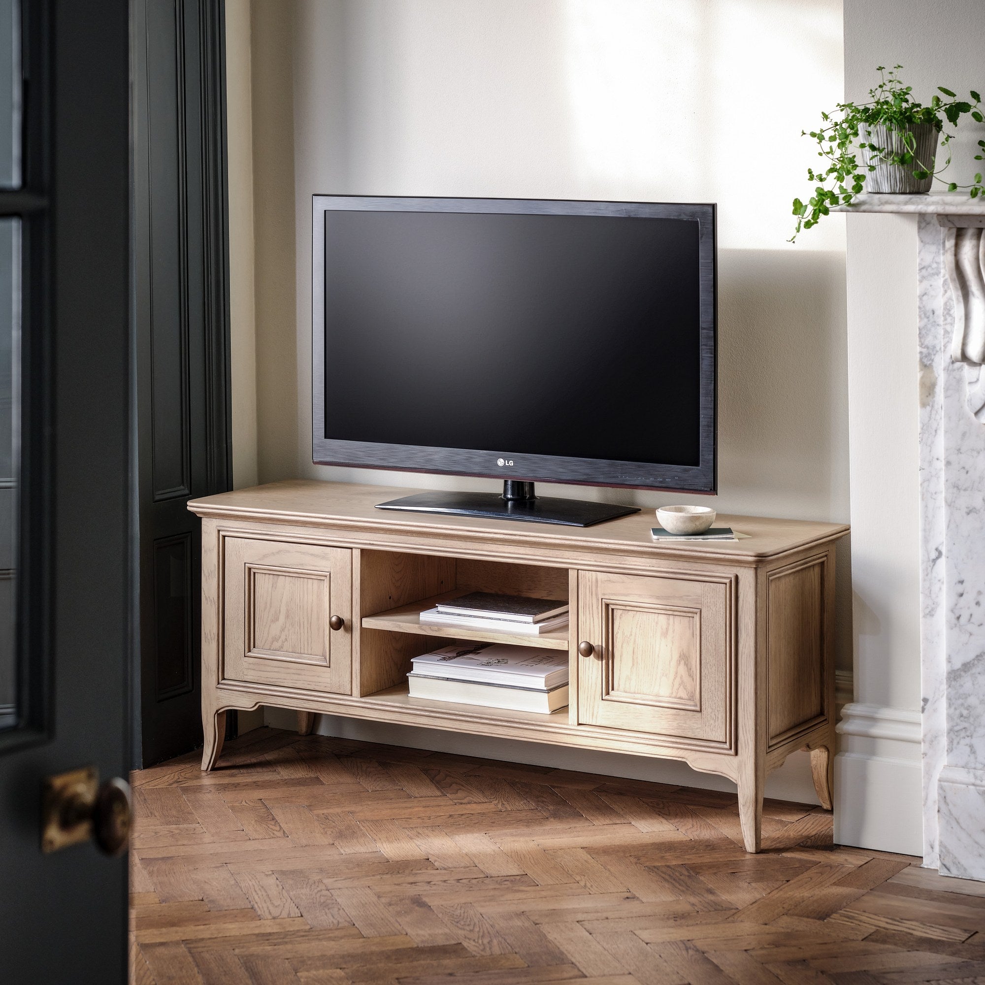 Toulon TV Unit