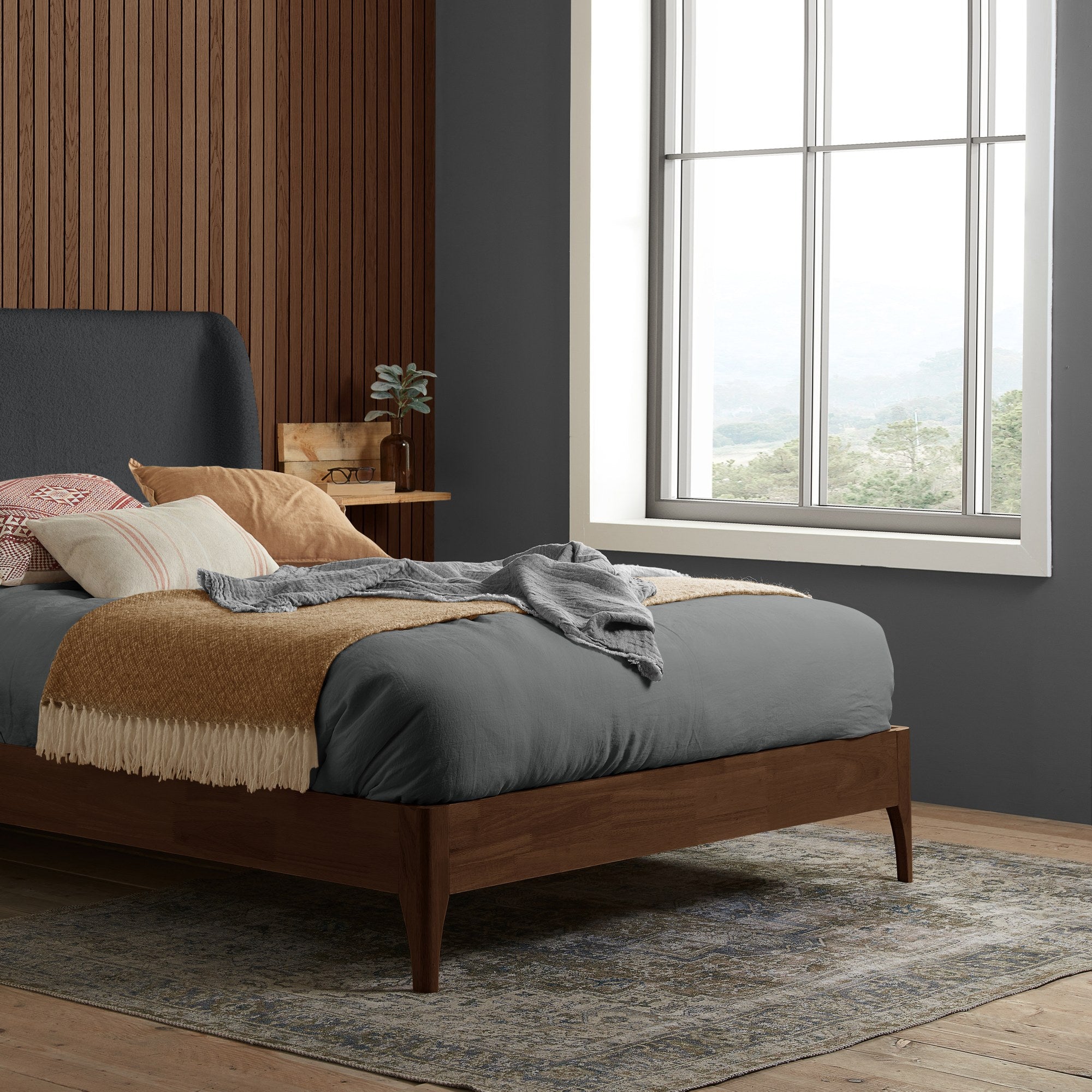Halfden King Bed