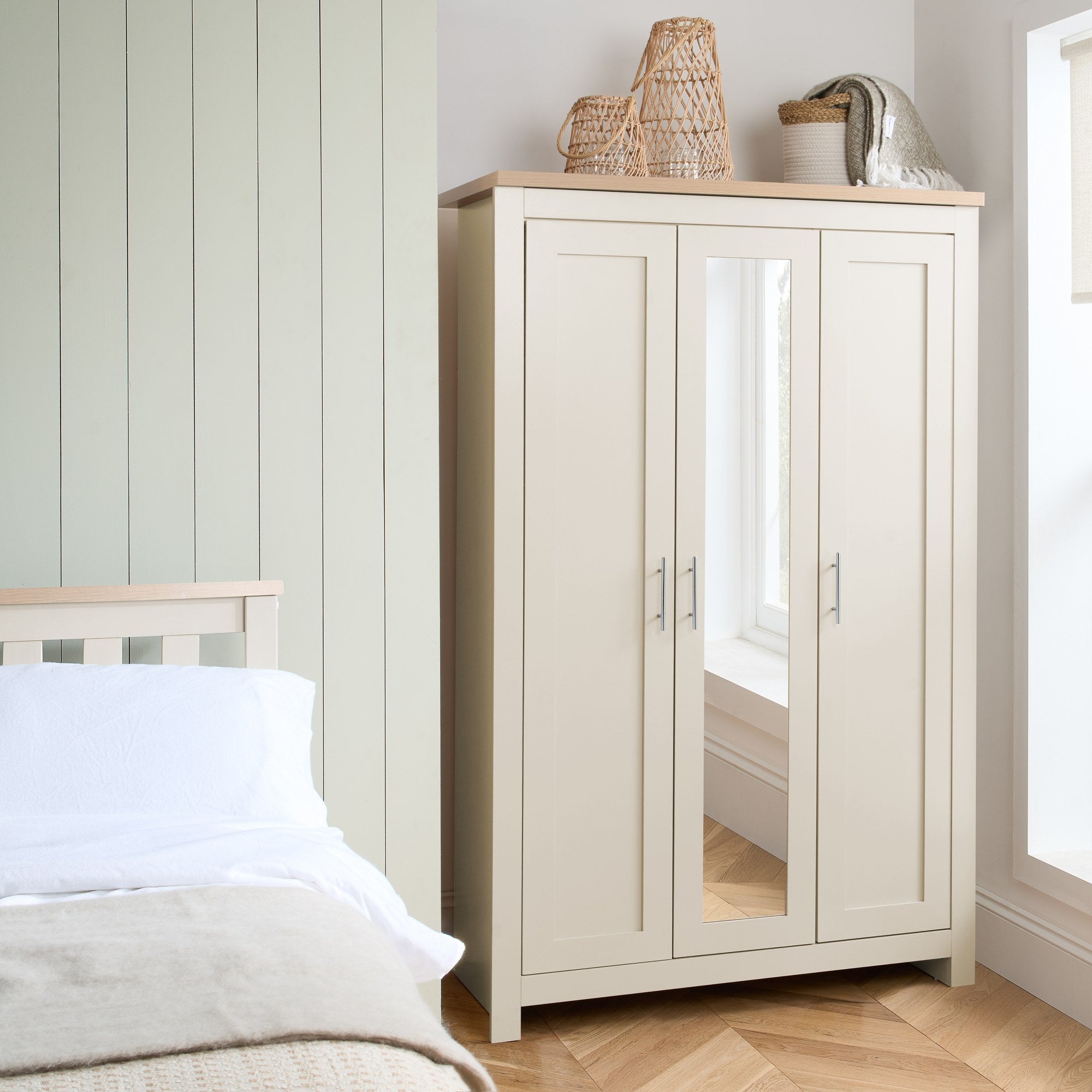 Highgate 3 Door Wardrobe With Mirror