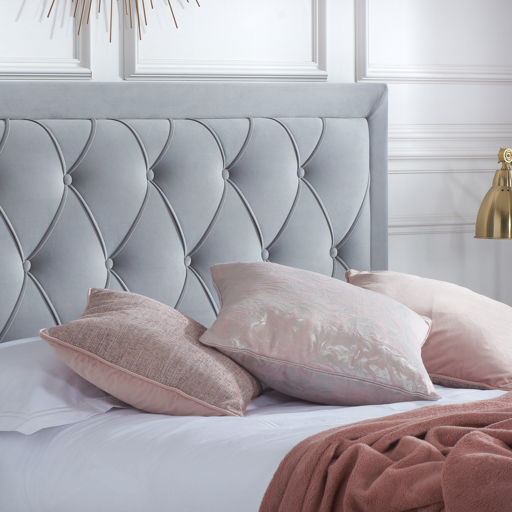 Woodbury King Bed