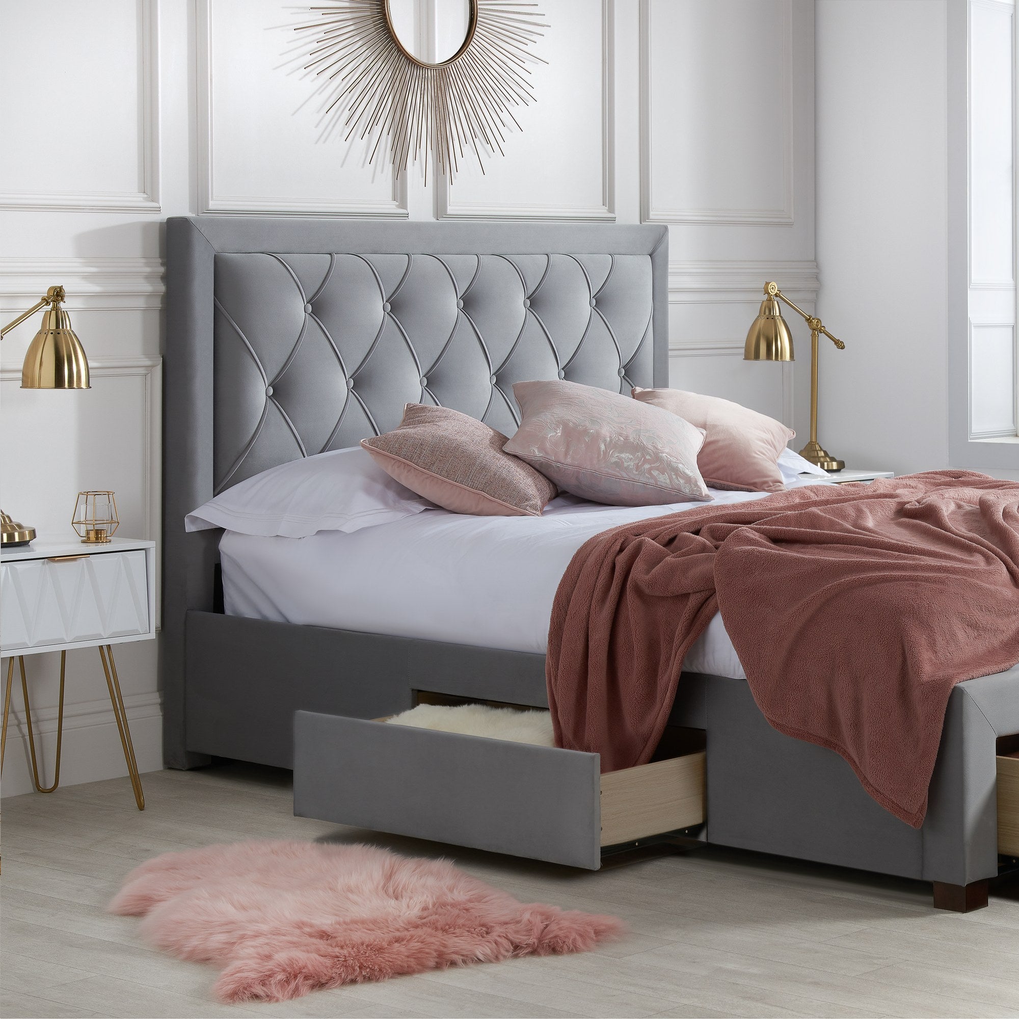 Woodbury King Bed