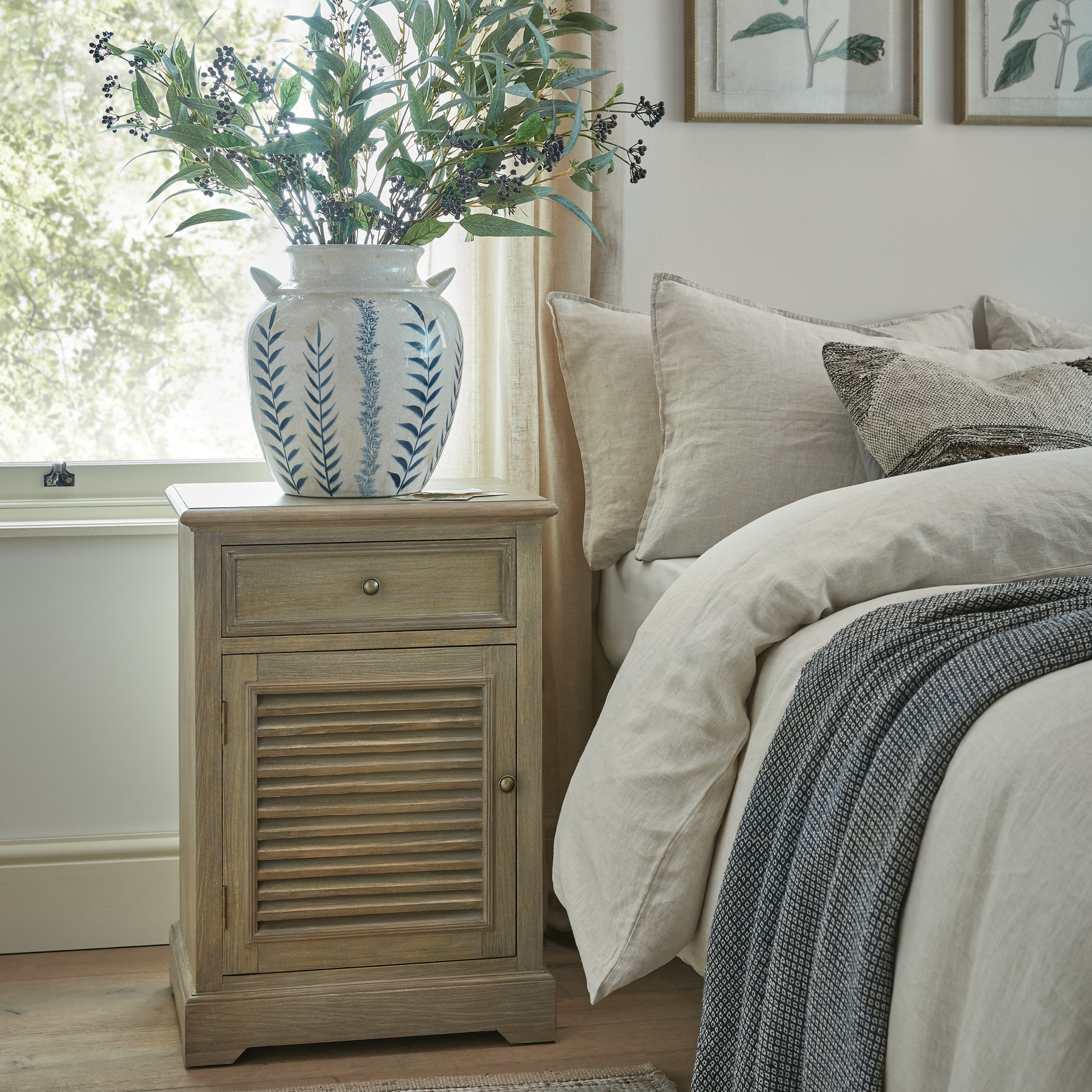 Delphine Collection 1-Door 1-Drawer Chest (Left Hand)