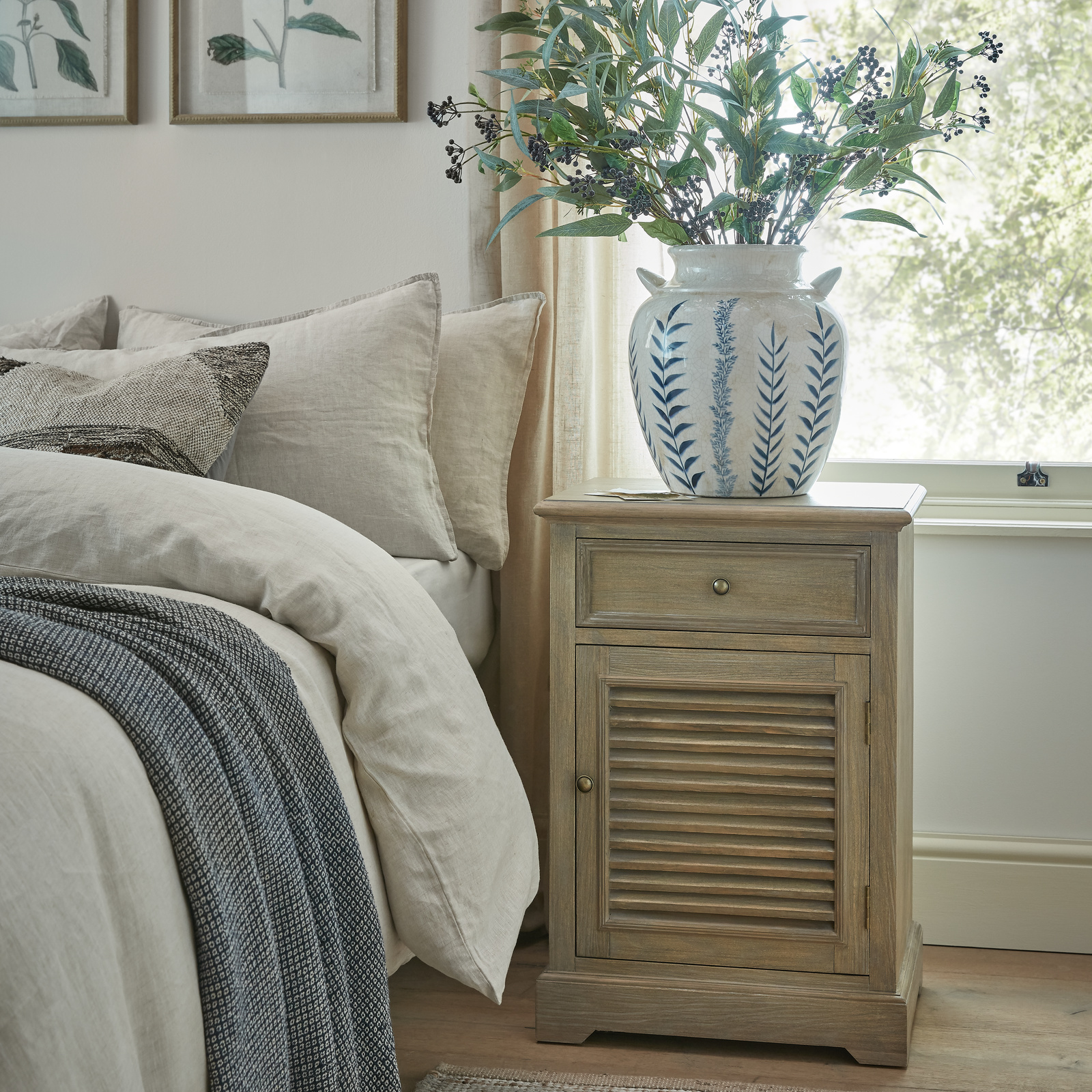 Delphine Collection 1-Door 1-Drawer Chest (Right Hand)